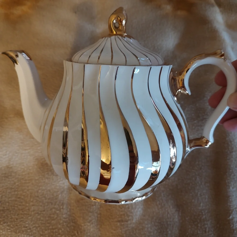 Sandler England Vintage Gold and White Swirl Teapot Signed